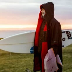 Dryrobe Advance Short Sleeve - Extra Large - Black / Red -Mystic Sale dryrobe advance long sleeve extra large black red lifestyle