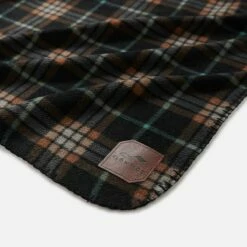 Slowtide Jensen Fleece Blanket - Black 8 Slowtide Jensen Fleece Blanket - Black -Mystic Sale jensen fleeceblanket detail