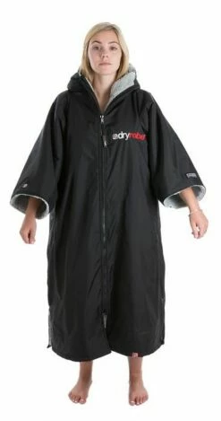 Dryrobe Advance Short Sleeve - Large - Black / Grey -Mystic Sale l da bg front 223 1e97c956 a02b 46c3 9591 1fe6abd70863 600x700